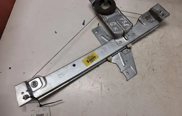 Rear door manual window regulator