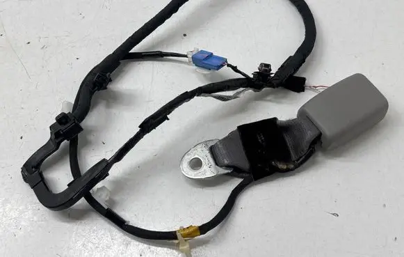 Toyota Highlander XU50 Rear seatbelt buckle 821940E050 16280