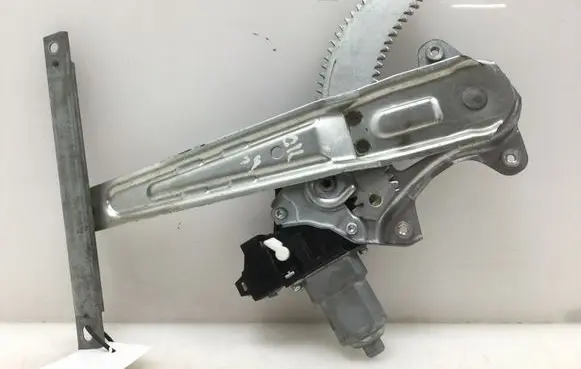 Rear door manual window regulator