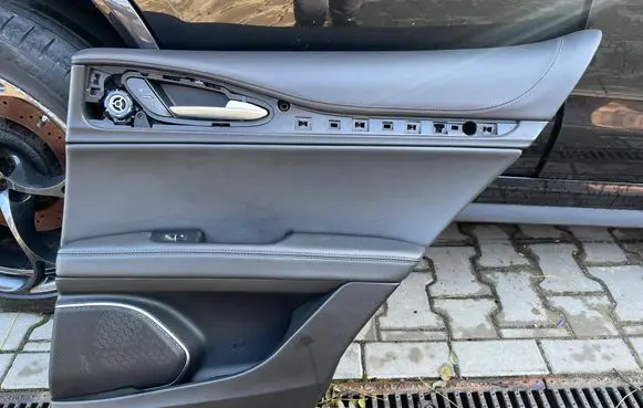 Alfa Romeo Stelvio Coupe rear side trim panel 530123521 530123521-010 161501920