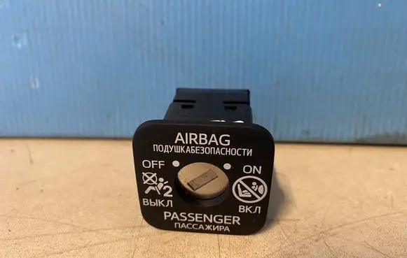 Toyota Avensis T270 Passenger airbag on/off switch 2091030