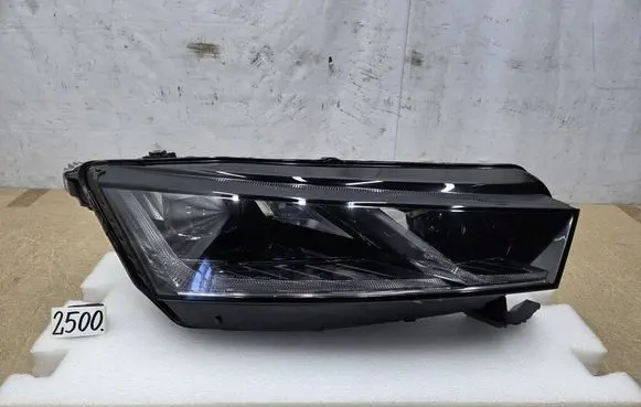 Skoda Octavia Mk4 Headlight/headlamp 0301118234AC LE18A6419 5E4941016B