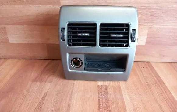 Rear air vent grill