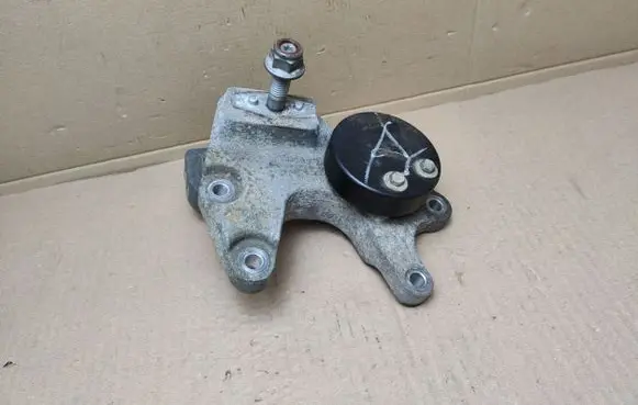 Ford Fusion II Engine mounting bracket DS93-7M125-AD