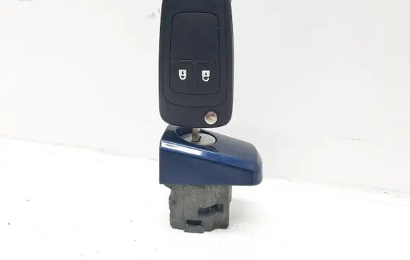 Opel Astra J Ignition key/card 