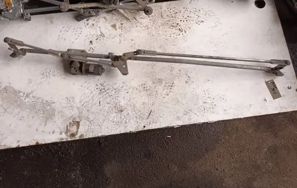 Peugeot 307 Front wiper linkage 