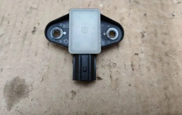 Volkswagen PASSAT CC Airbag deployment crash/impact sensor 49080303