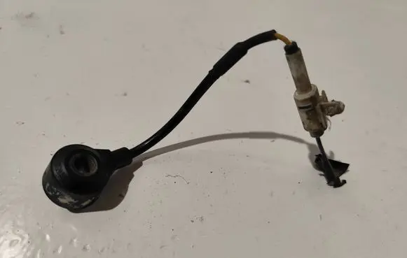 Subaru Forester SF Detonation knock sensor 4z03