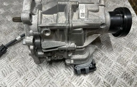 Gearbox transfer box case