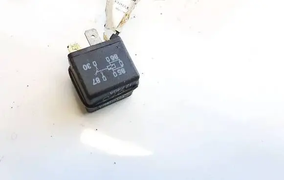 Audi A6 S6 C5 4B Other relay 8D0951253A 373
