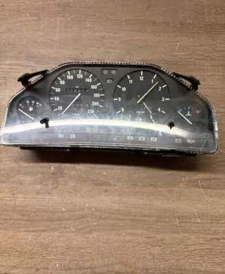 BMW 3 E30 Speedometer (instrument cluster) 1385582