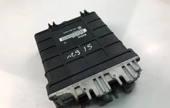 Volkswagen Golf III Engine control unit/module ECU 030906026K 0261200750