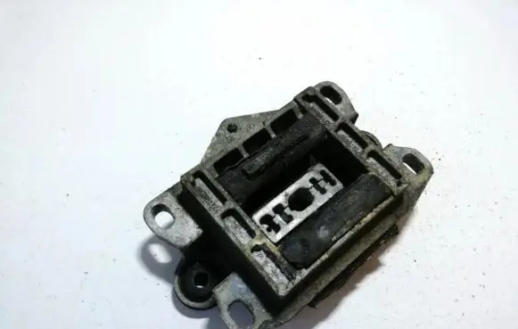 Ford Mondeo Mk III Engine mount bracket 95bb9b929aa