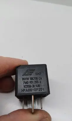 Audi A4 S4 B5 8D Other relay 7M0951253A 95VW10K705CA