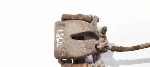 Toyota Corolla Verso AR10 Rear brake caliper y01340