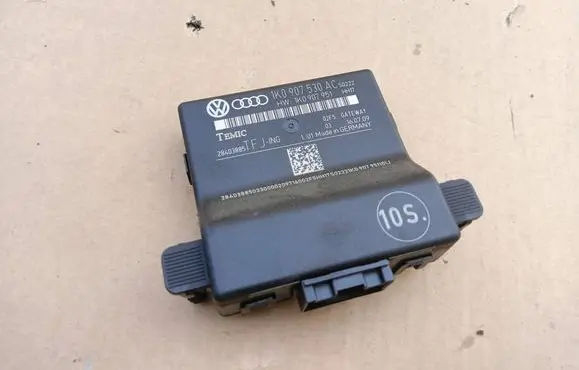 Audi A3 S3 8P Gateway control module 1K0907530AC 28403885 1K0907951