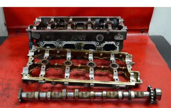 Volkswagen PASSAT B5.5 Engine head 06D103373AM
