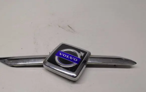 Manufacturer badge logo/emblem