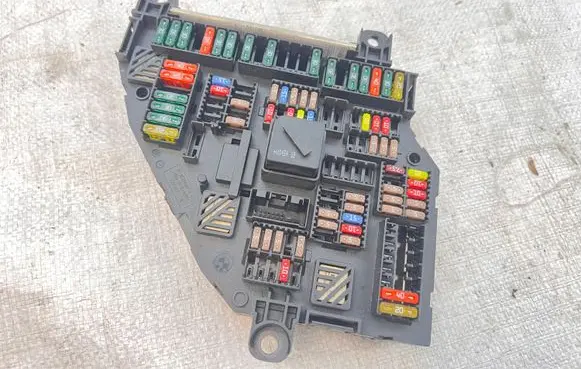 BMW 5 F10 F11 Fuse box set 1670498