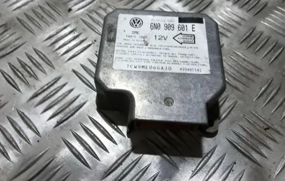 Volkswagen Golf III Airbag control unit/module 6n0909601e 5wk4104e