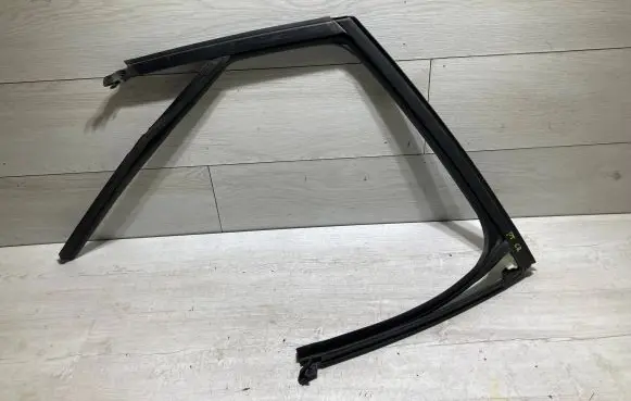 Opel Crossland X Rubber seal rear door window/glass 39125415