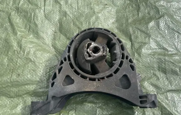 Opel Insignia A Engine mount bracket 13227766 TOBI311