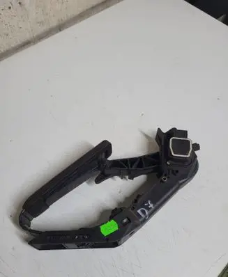Mercedes-Benz E W211 Accelerator throttle pedal A2113000504