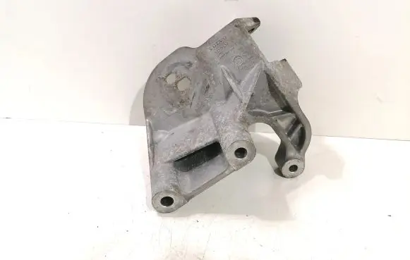 Volvo V40 Engine mounting bracket 31359638