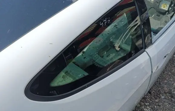 Hyundai Veloster Rear side window