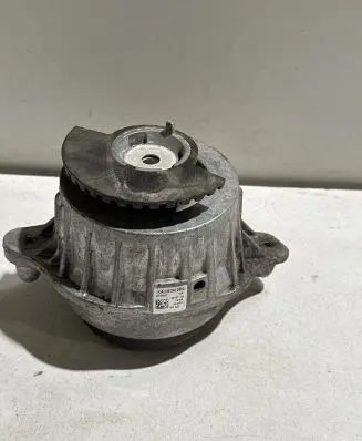 Mercedes-Benz E W213 Engine mount bracket A2132402400