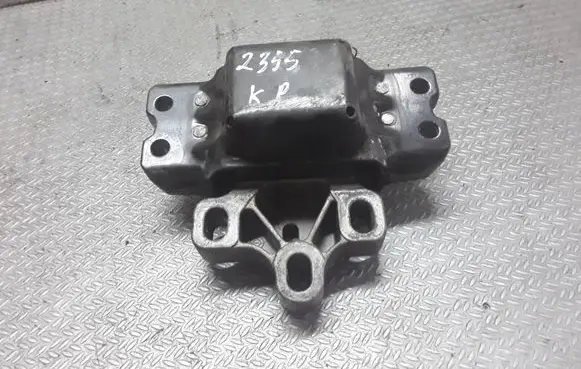 Volkswagen Touran I Engine mount bracket 1K0199555