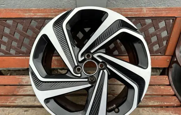 Citroen DS5 R18 alloy rim 