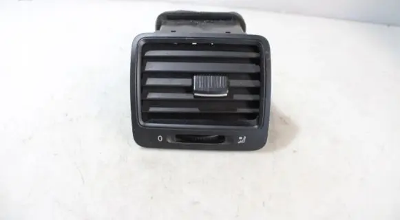 Volkswagen Jetta V Dashboard side air vent grill/cover trim