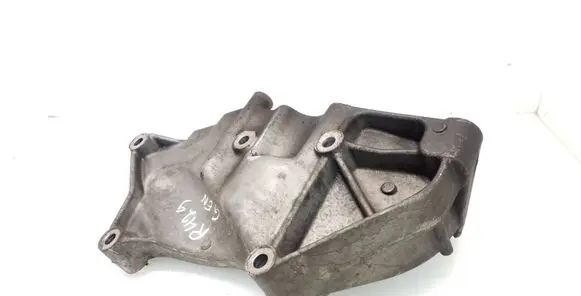 Suzuki Grand Vitara II Generator/alternator bracket 