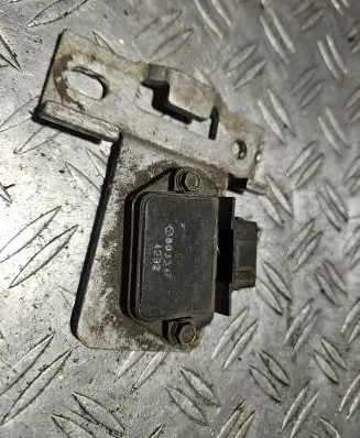 Opel Astra F Ignition amplifier control unit 90360315