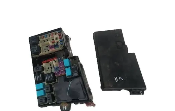 Mazda 3 I Relay mounting block 