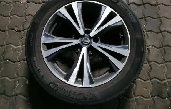 Nissan Qashqai R18 alloy rim HV03A