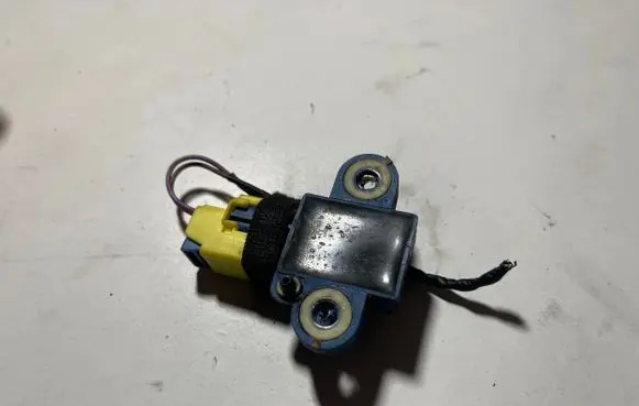 Volkswagen Golf Plus Airbag deployment crash/impact sensor 5M0955557