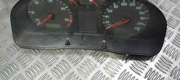 Volkswagen PASSAT B5 Speedometer (instrument cluster) 3b0919911 88311245