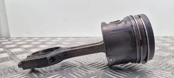 BMW X3 E83 Piston with connecting rod N47