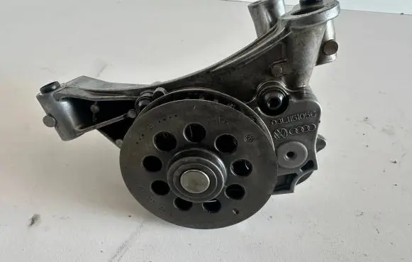 Volkswagen Polo V 6R Oil pump 03L115105C
