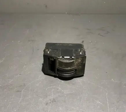 Headlight level height control switch