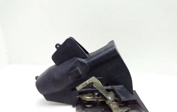 Mercedes-Benz C W202 Rear door lock 2027300535