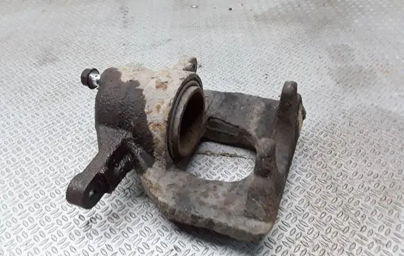 Toyota Auris 150 Front brake caliper