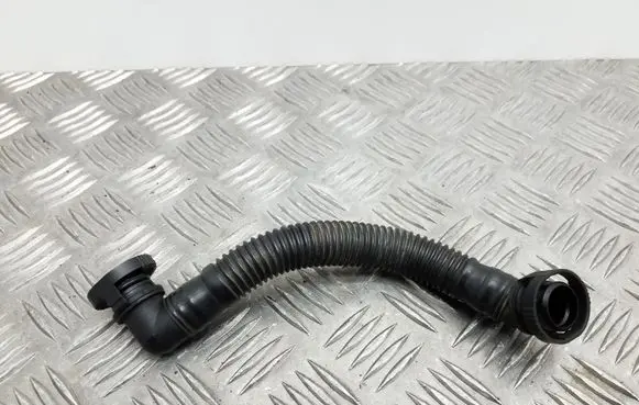 Volkswagen PASSAT B6 Breather hose/pipe 03L103493G