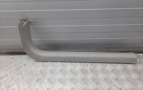 Cadillac CTS Front sill trim cover 23154491