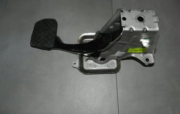 Volkswagen Jetta VI Brake pedal 1K1721117