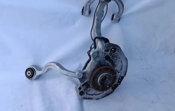 Mercedes-Benz GLC X253 C253 Front wheel hub spindle knuckle