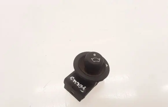 Wing mirror switch