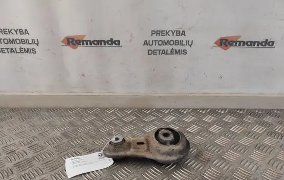 Engine mount bracket